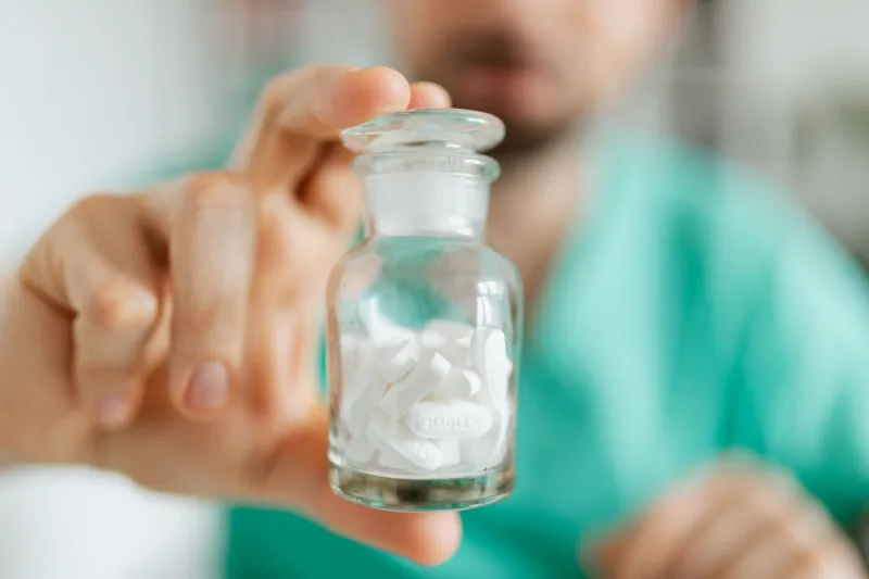 Beyond the Expiration Stamp: What the Science and Your Pharmacist Actually Say About Older Medications